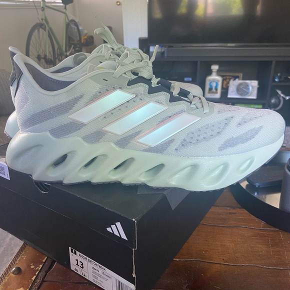 Adidas SWITCH FWD 'Linen Green - Picture 1 of 9